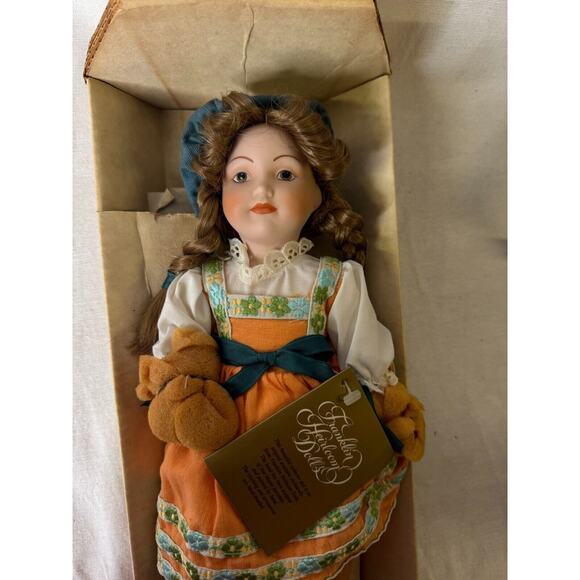Franklin Heirloom Collection 13in Gretel by Carol Lawson 1986 Porcelain Doll NWB - Picture 5 of 5